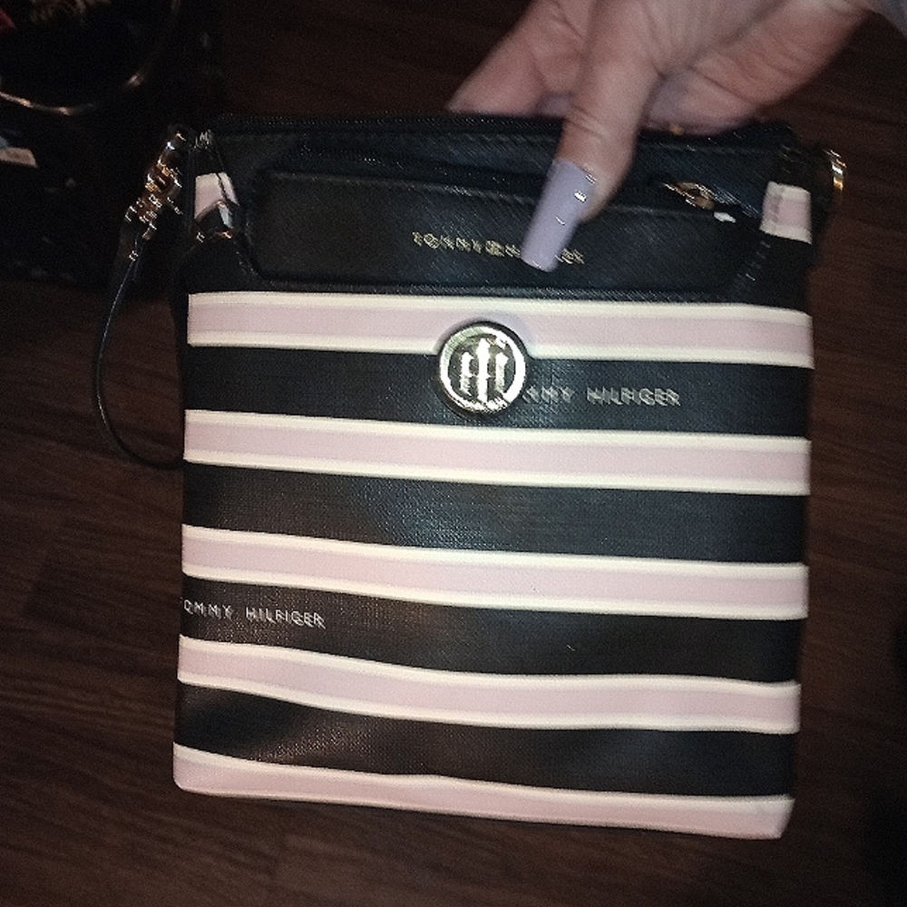 Woman's Tommy Hilfiger authentic purse